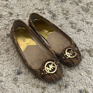 MK brown & gold flats